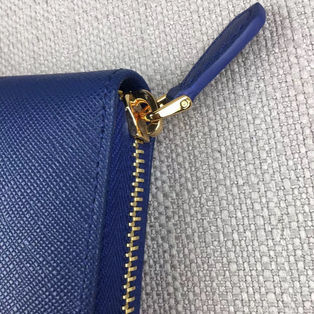 Prada Zipped Wallet In Blue Saffiano Leather 974