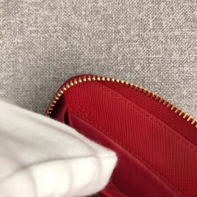 Prada Zipped Wallet In Red Saffiano Leather 505