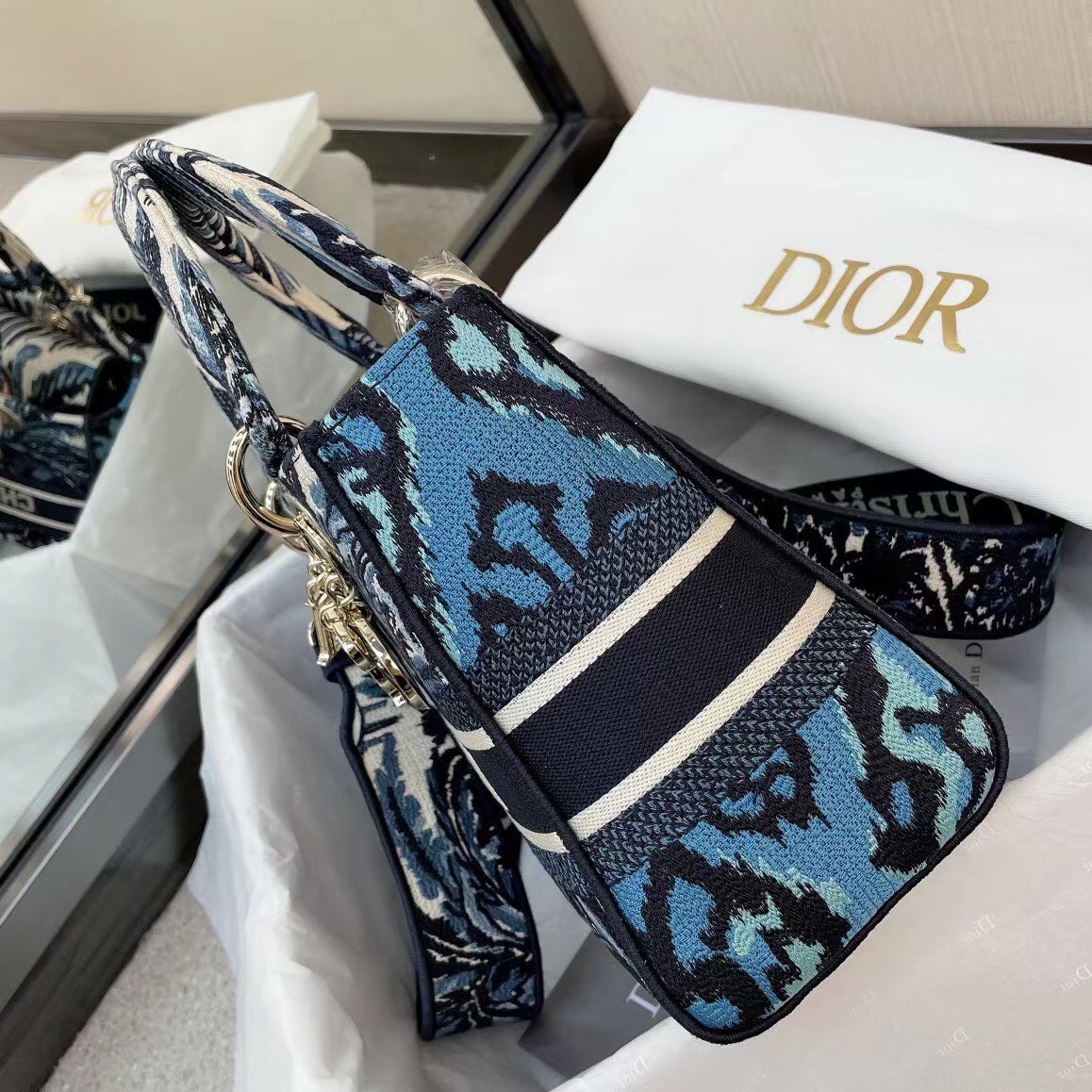 Dior Medium Lady D-Lite Bag In Blue Dior Palms Embroidery 608