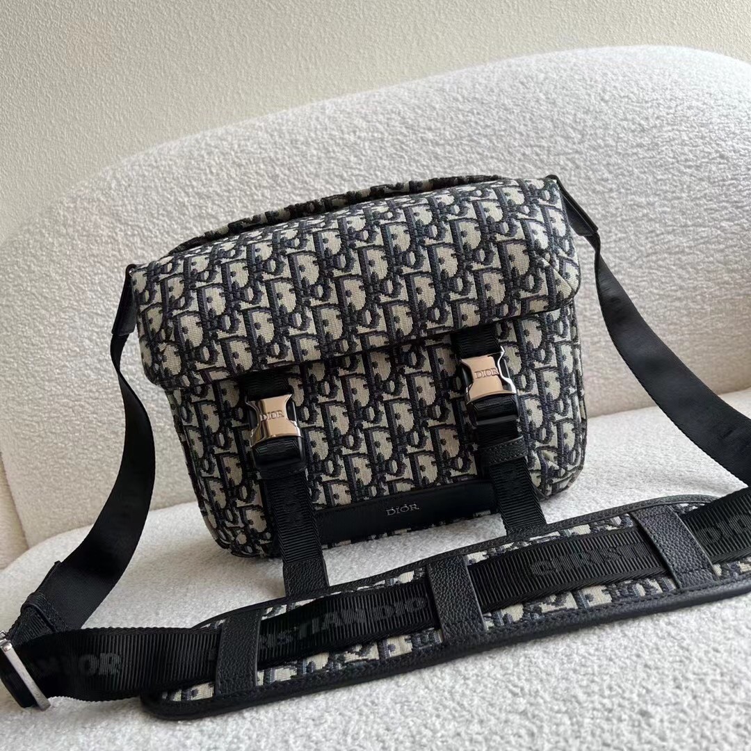 Dior Explorer Messenger Bag In Black Dior Oblique Jacquard 366