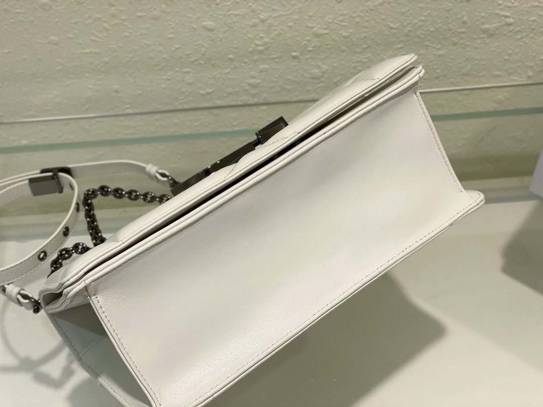 Dior 30 Montaigne Chain Bag With Handle In White Lambskin 104