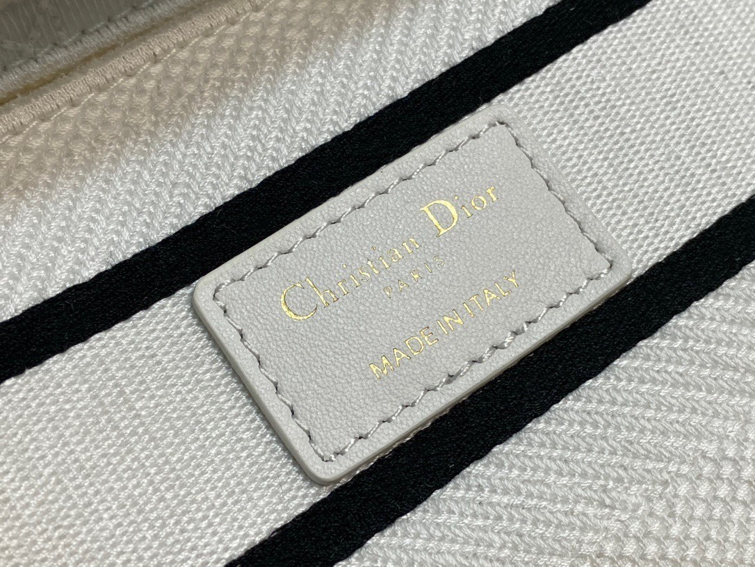 Dior Medium Lady D-Lite Bag In White Cannage Shearling 365