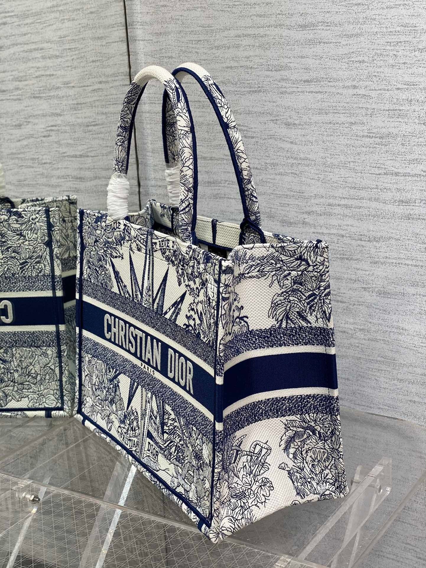 Dior Medium Dior Book Tote In White and Blue Rêve d'Infini Embroidery 379