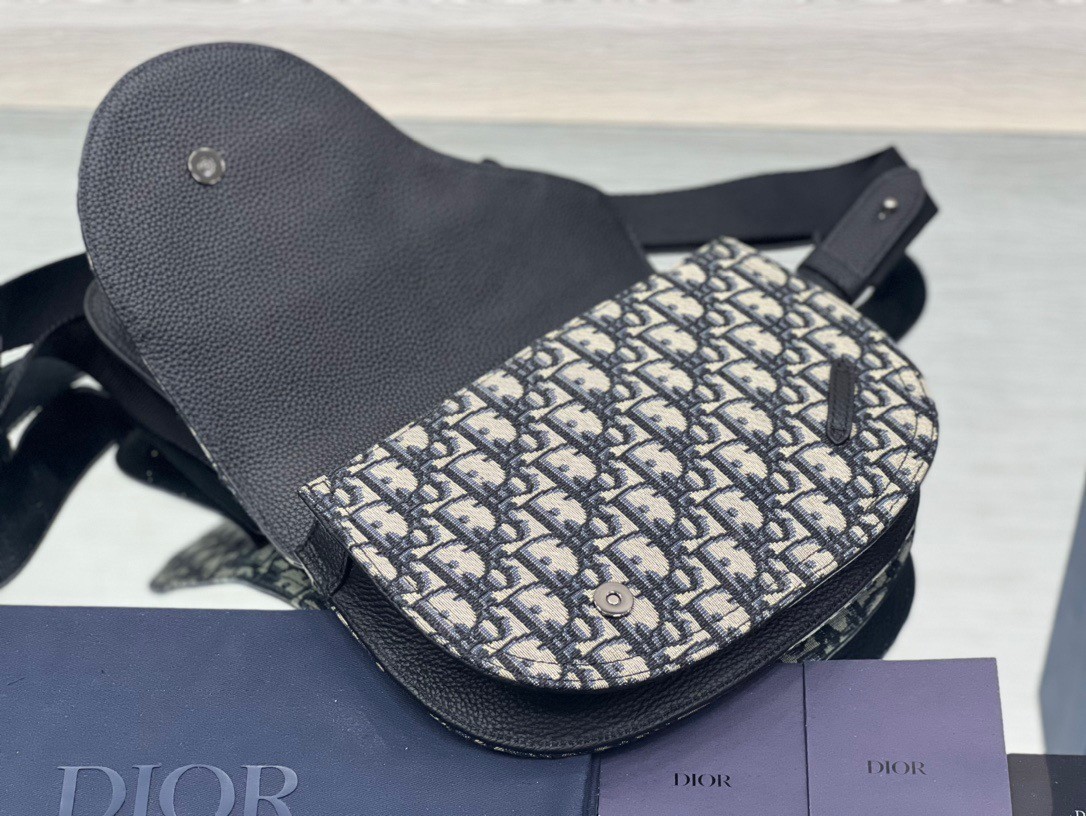 Dior Men's Saddle Pouch in Beige and Black Dior Oblique Jacquard 834