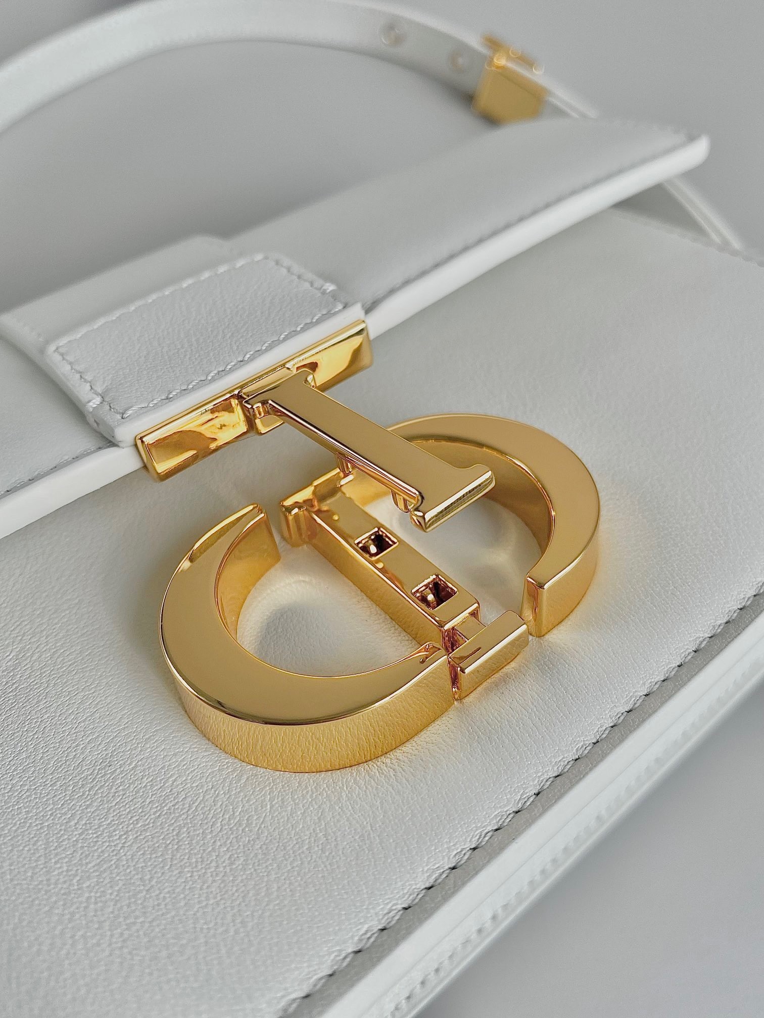 Dior 30 Montaigne East-West Bag with Chain in White Calfskin 548