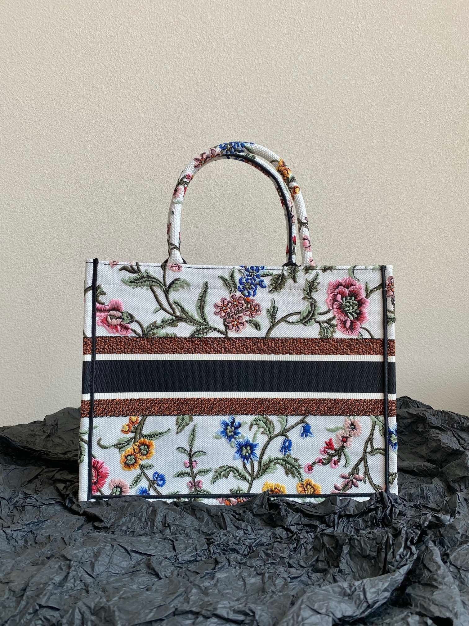 Dior Medium Book Tote Bag In White Dior Petites Fleurs Embroidery 656