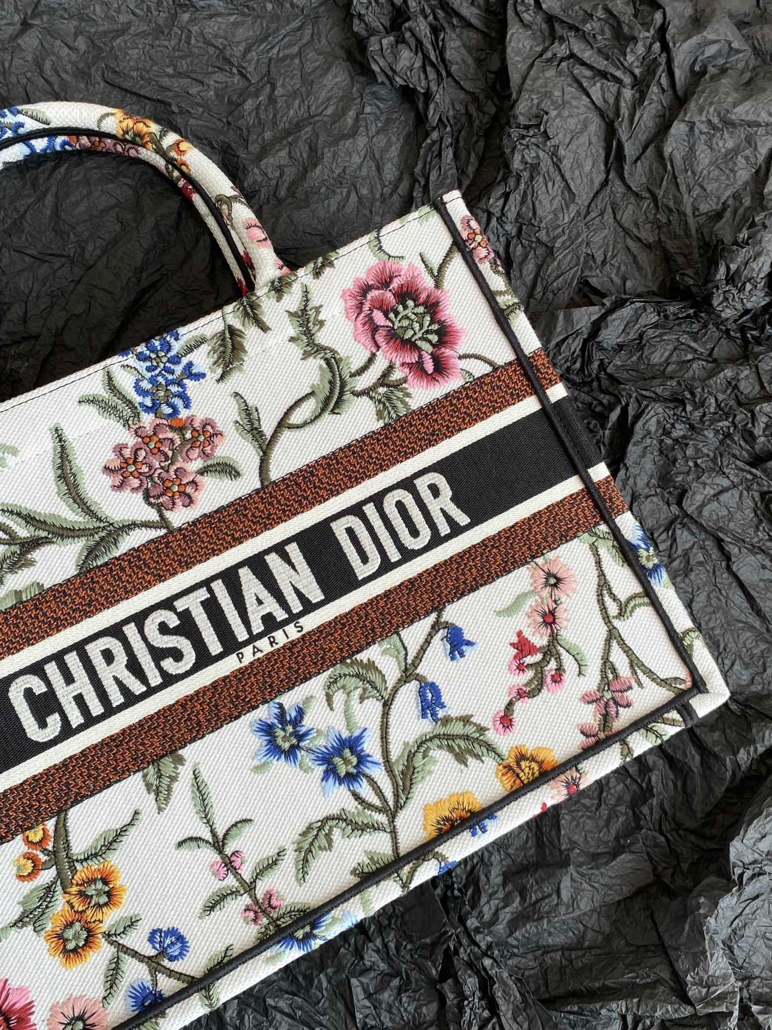 Dior Medium Book Tote Bag In White Dior Petites Fleurs Embroidery 656