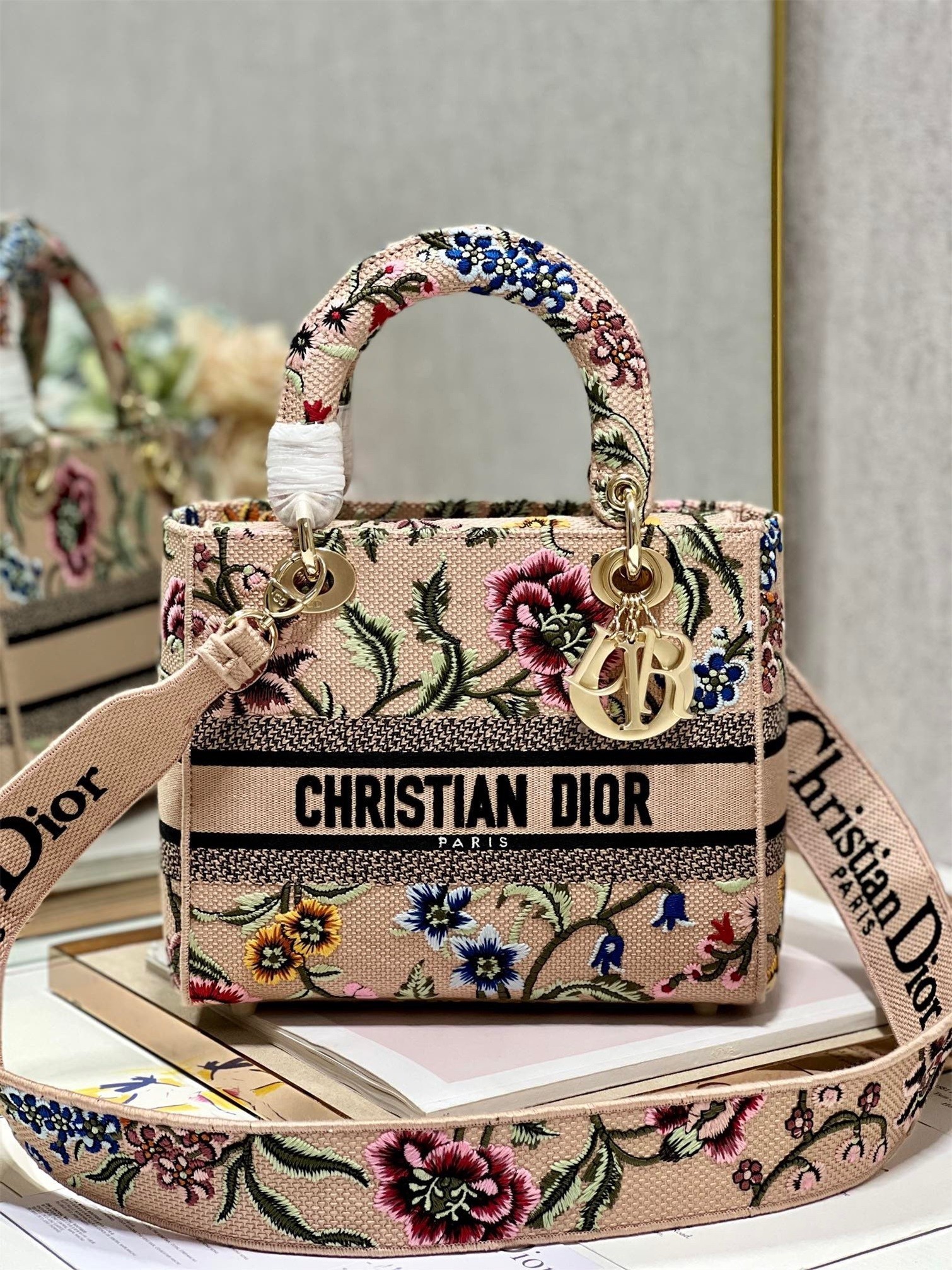 Dior Lady D-Lite Medium Bag In Beige Raffia Embroidered with Dior Petites Fleurs 685