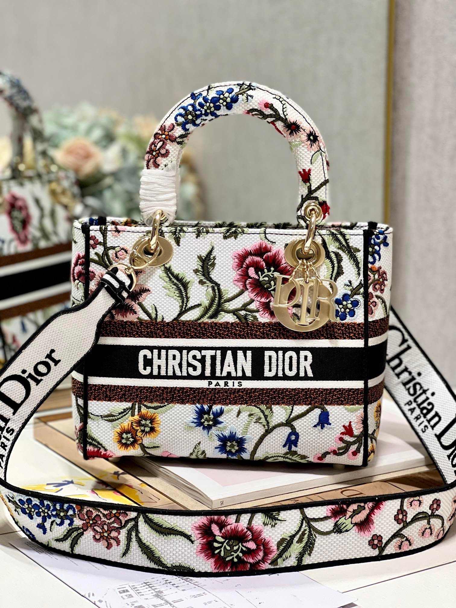 Dior Lady D-Lite Medium Bag In White Dior Petites Fleurs Embroidery 703