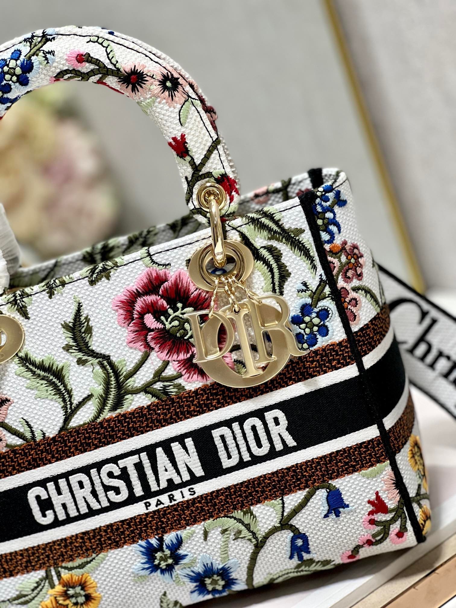 Dior Lady D-Lite Medium Bag In White Dior Petites Fleurs Embroidery 703