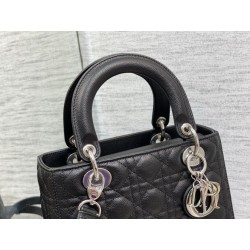 Dior Lady Dior Medium Bag in Black Grained Calfskin 552