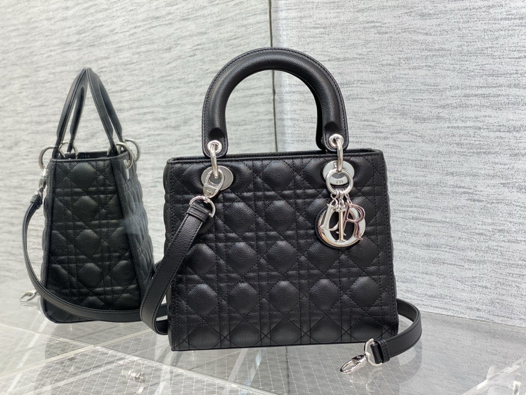 Dior Lady Dior Medium Bag in Black Grained Calfskin 552