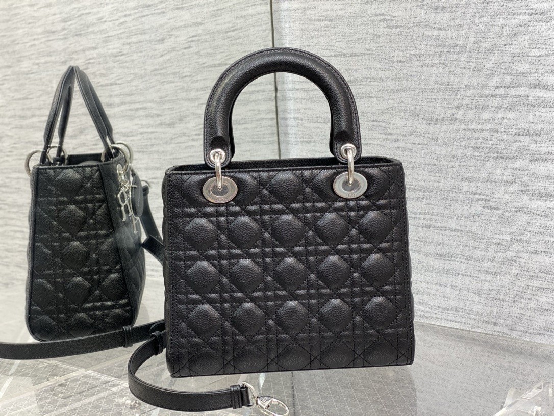 Dior Lady Dior Medium Bag in Black Grained Calfskin 552