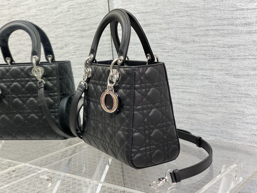 Dior Lady Dior Medium Bag in Black Grained Calfskin 552