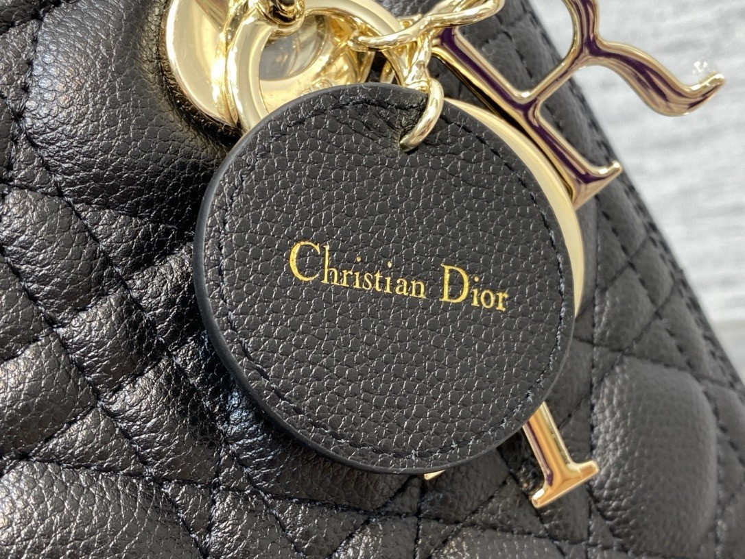 Dior Lady Dior Medium Bag in Noir Grained Calfskin 374