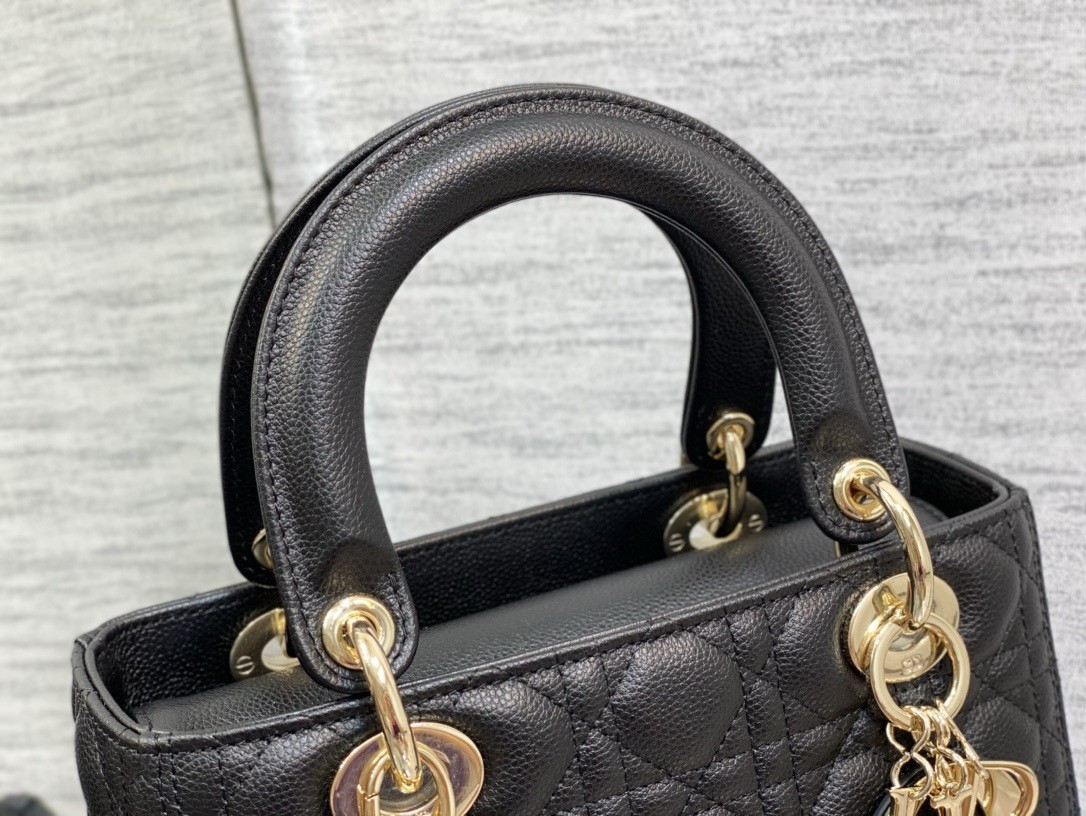 Dior Lady Dior Medium Bag in Noir Grained Calfskin 374