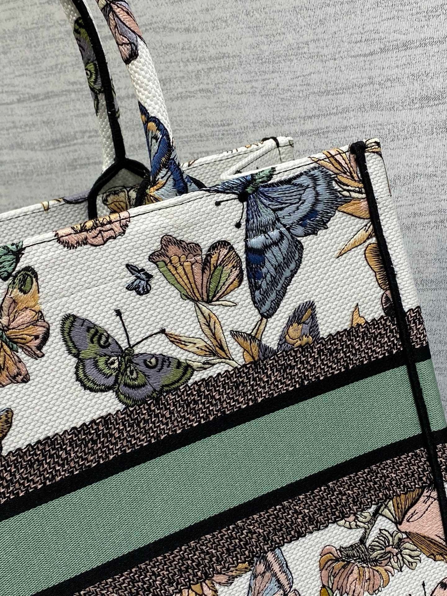 Dior Medium Book Tote Bag in White Toile de Jouy Mexico Embroidery 958