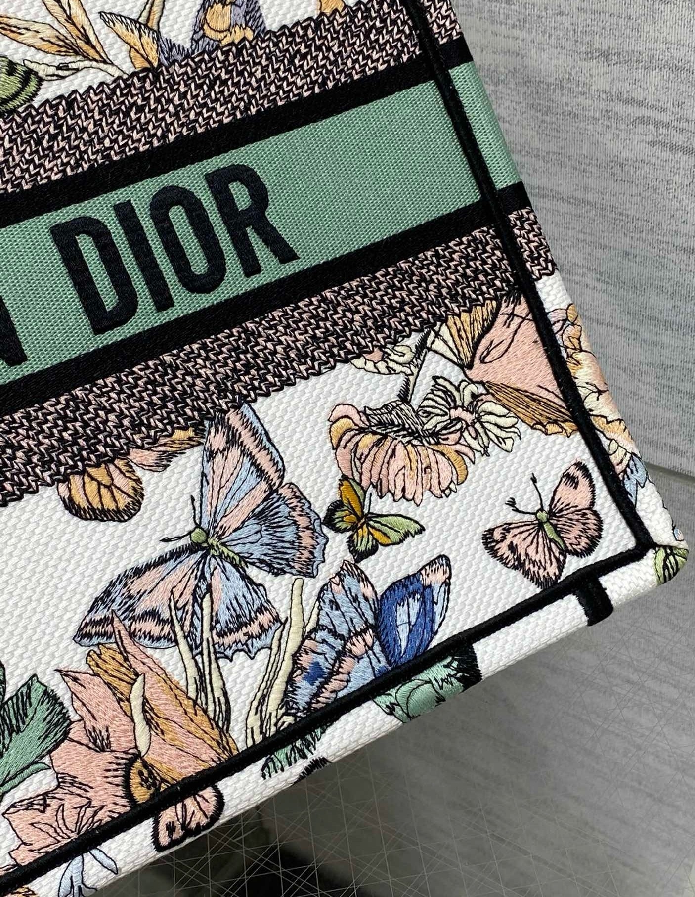 Dior Medium Book Tote Bag in White Toile de Jouy Mexico Embroidery 958