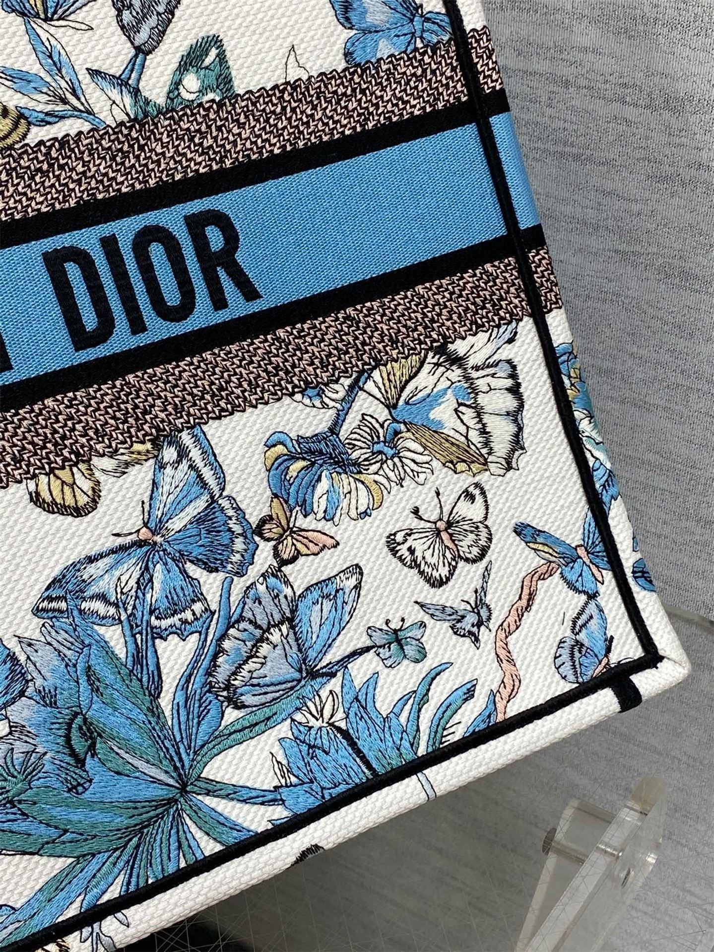 Dior Large Book Tote Bag in White and Blue Toile de Jouy Mexico Embroidery  981