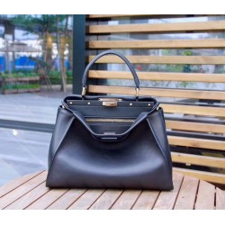        Fendi Peekaboo Medium Bag In Black Calfskin 234