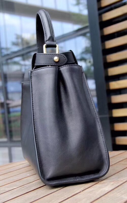        Fendi Peekaboo Medium Bag In Black Calfskin 234