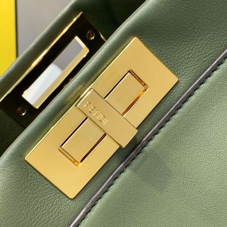 Fendi Peekaboo Pocket Medium Bag In Green Calfskin 552