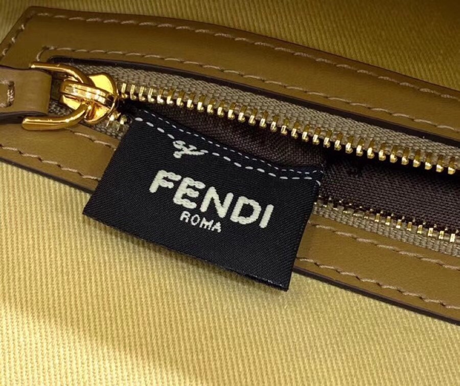 Fendi Baguette Medium Bag In Natural Straw 785